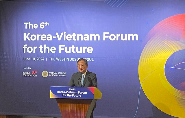 Mr. Jung Byeong Won, Deputy Minister of Foreign Affairs of Korea, delivered a welcome speech at the Forum