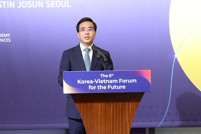 Mr. Nguyen Thanh Cong, Vice Chairman of the Vietnam - Korea Parliamentary Friendship Group, delivered a welcome speech at the Forum