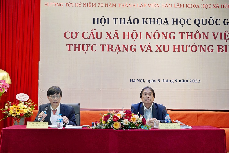 PGS.TS. Nguyễn Đức Vinh và GS.TS. Đặng Nguyên Anh chủ trì phiên đầu tiên tại Hội thảo