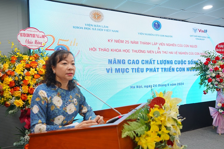 PGS.TS. Nguyễn Thị Hoài Lê, Viện trưởng Viện Nghiên cứu Con người phát biểu khai mạc và đề dẫn Hội thảo