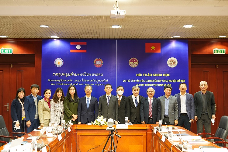 Đồng chí Bùi Nhật Quang, Ủy viên Ban chấp hành Trung ương Đảng, Chủ tịch Viện Hàn lâm KHXH Việt Nam, Phó Chủ tịch Hội đồng Lý luận Trung ương cùng các đại biểu tham dự tại điểm cầu VASS