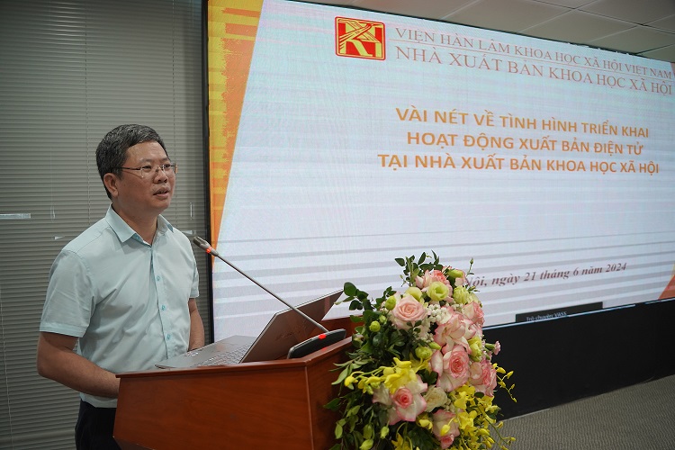 PGS.TS. Phạm Minh Phúc, Nhà xuất bản Khoa học xã hội trình bày Báo cáo “Vài nét về tình hình triển khai hoạt động xuất bản điện tử tại Nhà xuất bản Khoa học xã hội”