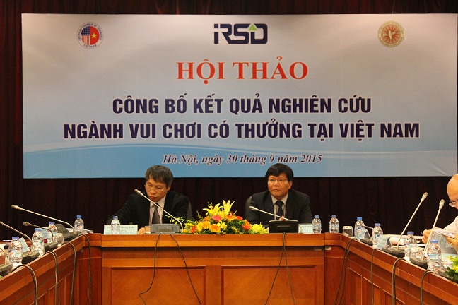 GS.TS. Nguyễn Quang Thuấn và PGS.TS. Bùi Quang Tuấn<br> chủ trì Hội thảo