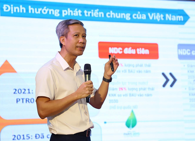 GS.TS Lê Anh Tuấn trình bày tham luận tại Hội thảo