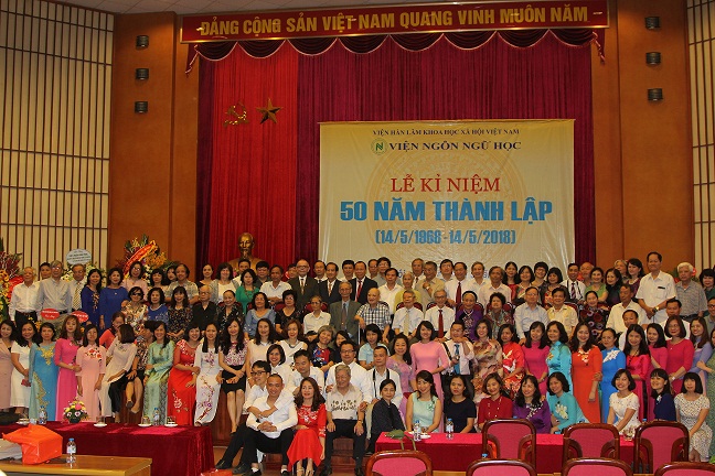 Các đại biểu tham dự chụp ảnh lưu niệm tại buổi lễ
