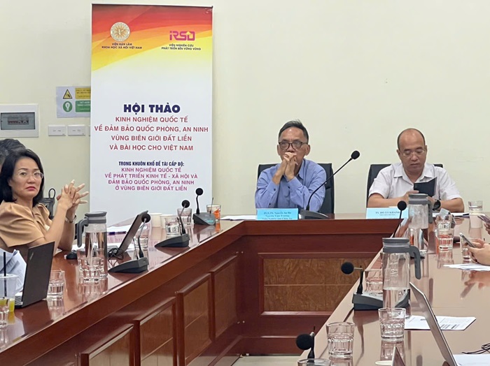 PGS.TS. Nguyễn An Hà, nguyên Viện trưởng Viện Nghiên cứu châu Âu và TS. Đỗ Tá Khánh, Phó Viện trưởng IRSD đồng chủ trì Phiên 2: “Xung đột và giải quyết xung đột biên giới đất liền: Kinh nghiệm quốc tế và bài học cho Việt Nam”