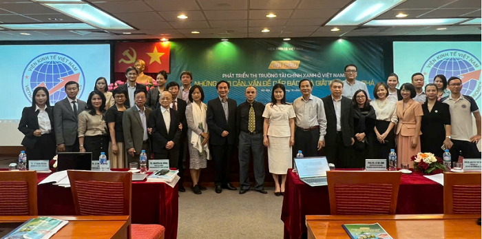 Các đại biểu chụp ảnh lưu niệm