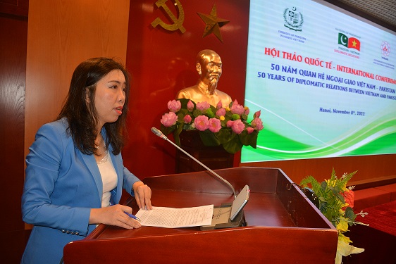 Bà Lê Thị Thu Hằng, Trợ lý Bộ trưởng, Phát ngôn viên Bộ Ngoại giao Việt Nam phát biểu tại Hội thảo
