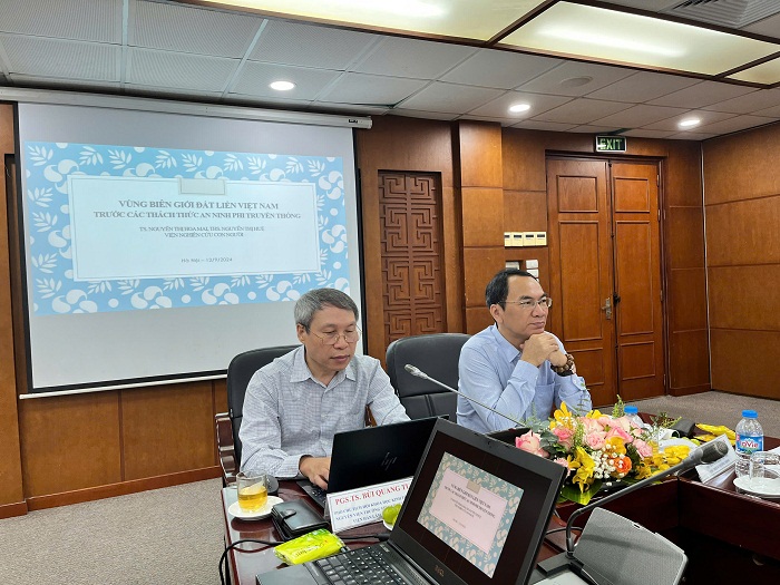 PGS.TS. Chu Văn Tuấn, Viện trưởng Viện Nghiên cứu Tôn giáo, Chủ nhiệm chương trình và PGS.TS. Bùi Quang Tuấn, nguyên Viện trưởng Viện Kinh tế Việt Nam đồng chủ trì điều hành Hội thảo