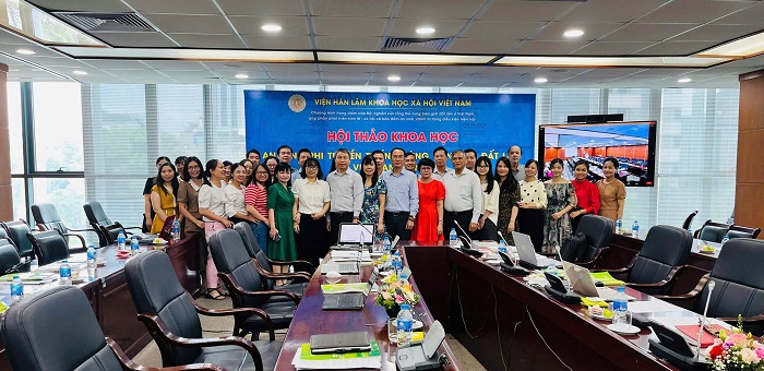 Các đại biểu tham dự chụp ảnh lưu niệm