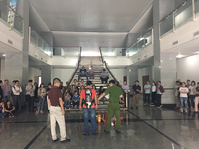 Thực hành sử dụng các thiết bị PCCC