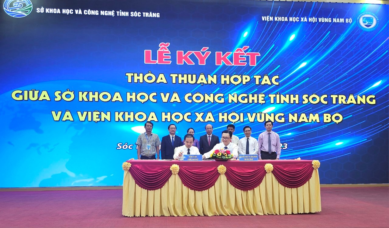 PGS.TS Vũ Tuấn Hưng và Ông Nguyễn Thành Duy kí kết chương trình hợp tác