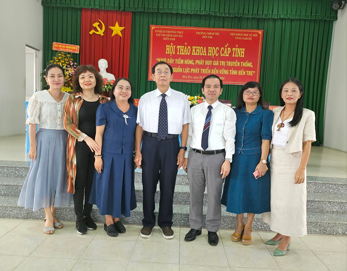  Đoàn cán bộ Viện Khoa học xã hội vùng Nam Bộ tham dự hội thảo