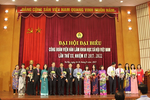 Chia tay Ban Chấp hành Công đoàn  Viện Hàn lâm khóa XIX