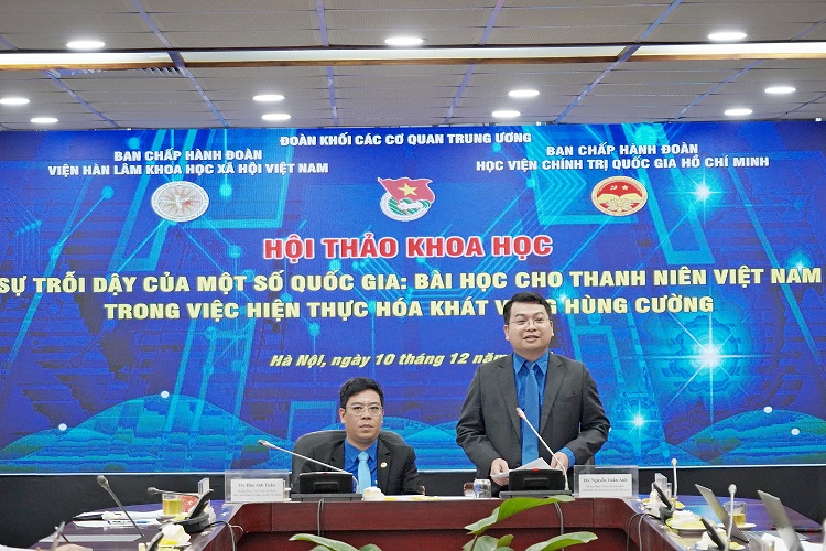 Đồng chí Đào Anh Tuấn, Bí thư Đoàn Thanh niên Học viện và Đồng chí Nguyễn Tuấn Anh, Bí thư Đoàn Thanh niên Viện Hàn lâm chủ trì Hội thảo