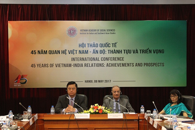 GS.TS. Phạm Văn Đức và GS. Virendra Kumar Malhotra chủ trì <br>phiên khai mạc tại Hội thảo