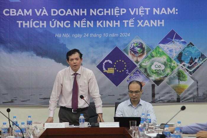 PGS.TS.Nguyễn Chiến Thắng (Viện Nghiên cứu Châu Âu) và TS. Lê Văn Hùng (Viện Nghiên cứu Phát triển bền vững Vùng) đồng chủ trì Hội thảo