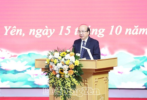Đồng chí Phan Chí Hiếu, Chủ tịch Viện Hàn lâm Khoa học Xã hội Việt Nam, Phó Chủ tịch Hội đồng Lý luận Trung ương phát biểu bế mạc hội thảo