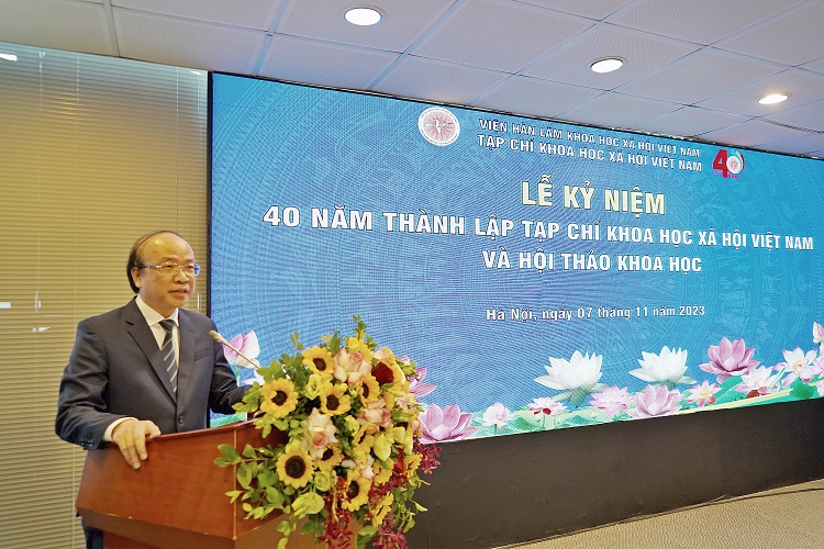 TS. Phan Chí Hiếu, Bí thư Đảng ủy, Chủ tịch Viện Hàn lâm phát biểu chào mừng tại buổi lễ