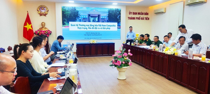 PGS.TS. Dương Văn Huy trình bày tham luận tại Tọa đàm