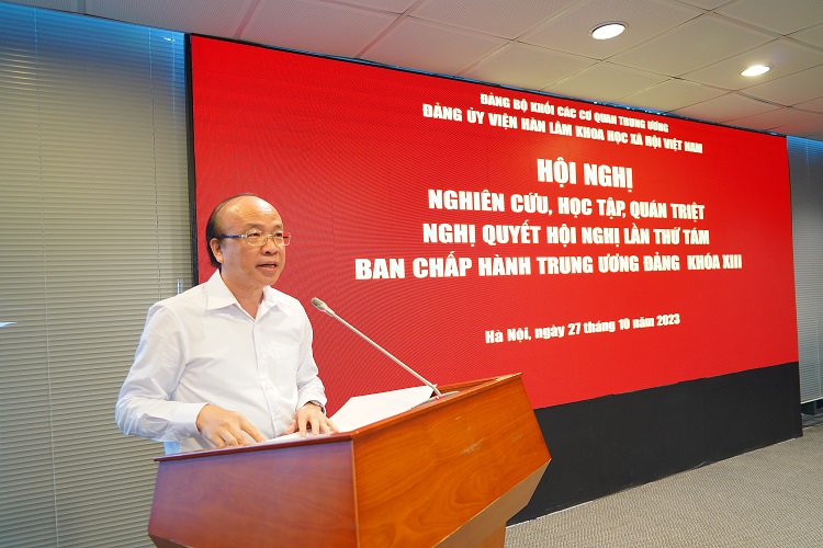 TS. Phan Chí Hiếu, Bí thư Đảng ủy, Chủ tịch Viện Hàn lâm thông báo nhanh kết quả Hội nghị lần thứ tám Ban Chấp hành Trung ương Đảng khóa XIII