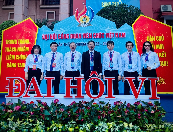 Đoàn đại biểu Công đoàn Viện Hàn lâm Khoa học xã hội Việt Nam có 7 đại biểu tham dự Đại hội