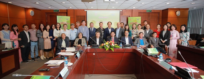 Các đại biểu chụp ảnh lưu niệm tại Hội thảo