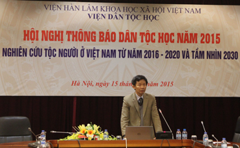 PGS.TS. Vương Xuân Tình, Viện trưởng Viện Dân tộc học, <br>phát biểu đề dẫn Hội nghị