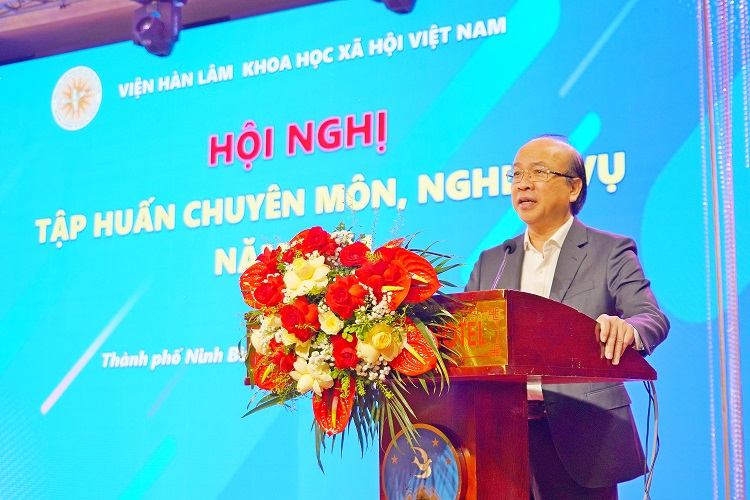 TS. Phan Chí Hiếu, Bí thư Đảng ủy, Chủ tịch Viện Hàn lâm phát biểu chỉ đạo và khai mạc Hội nghị