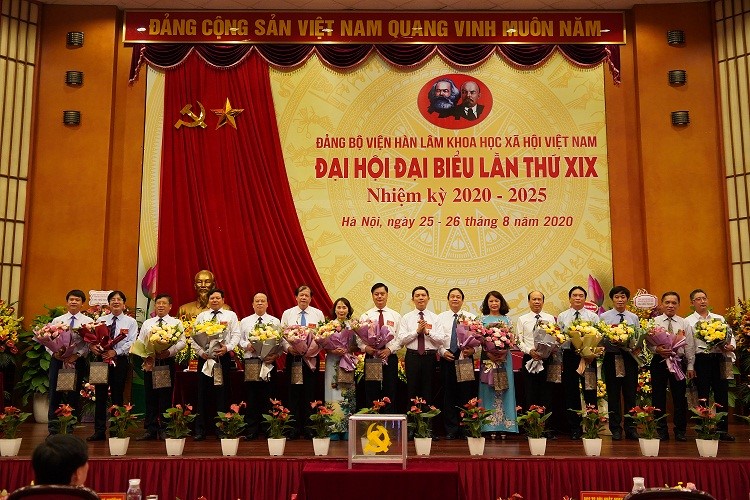 Tri ân Ban chấp hành Đảng bộ Viện Hàn lâm Khoa học xã hội Việt Nam lần thứ XVIII, nhiệm kỳ 2015-2020