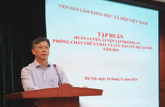 TS. Đỗ Hữu Phương Phó Chánh Văn phòng kiêm Phó trưởng ban, Ban Chỉ huy PCCC Viện Hàn lâm phát biểu khai mạc