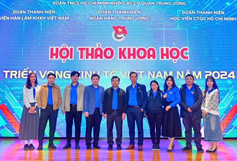 Đại biểu Đoàn Viện Hàn lâm tham dự Hội thảo