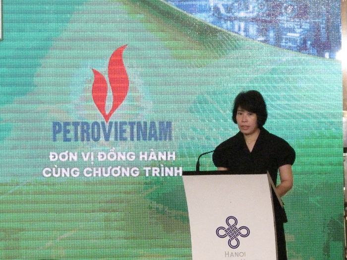 Bà Nguyễn Thị Bích Ngọc - Thứ trưởng Bộ Kế hoạch và Đầu tư phát biểu đề dẫn