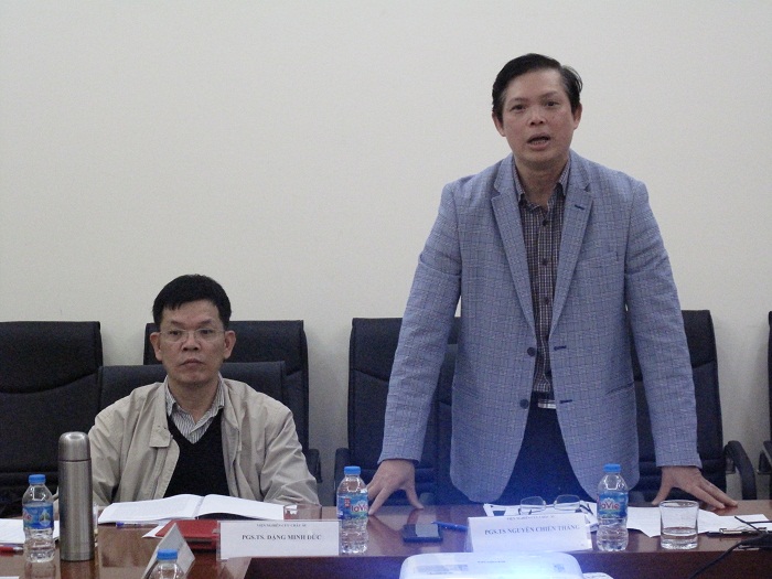 PGS.TS. Nguyễn Chiến Thắng, Viện trưởng và PGS.TS. Đặng Minh Đức, Phó Viện trưởng Viện Nghiên cứu Châu Âu chủ tọa Tọa đàm