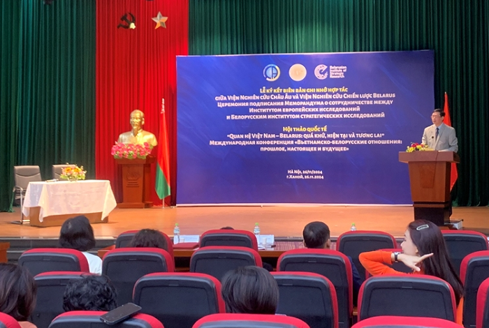 PGS.TS. Nguyễn Chiến Thắng, Viện trưởng Viện Nghiên cứu châu Âu phát biểu tại hội thảo