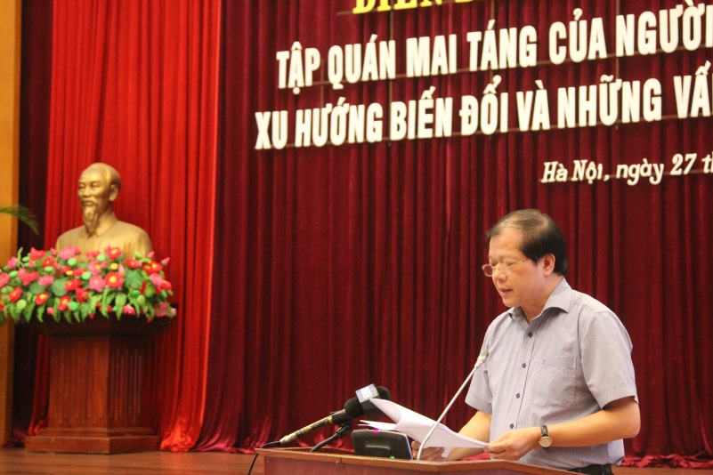 PGS.TS. Đinh Quang Hải (Viện Sử học) trình bày tham luận tại Diễn đàn