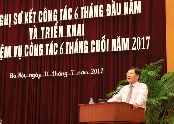 GS.TS. Nguyễn Quang Thuấn, Chủ tịch Viện Hàn lâm<br>trình bày Báo cáo sơ kết tại Hội nghị