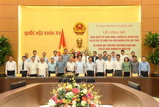 Giáo sư Võ Khánh Vinh là thành viên Hội đồng khoa học của Ủy ban Thường vụ Quốc hội