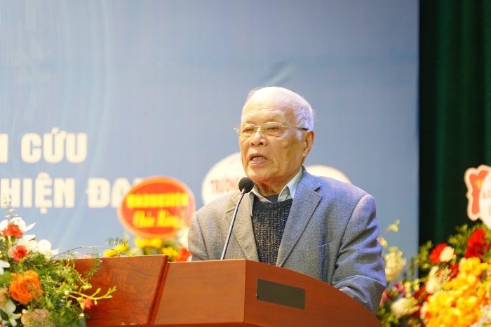 GS. Phong Lê, Nguyên Viện trưởng Viện Văn học giai đoạn 1988-1995 phát biểu tại Lễ Kỷ niệm