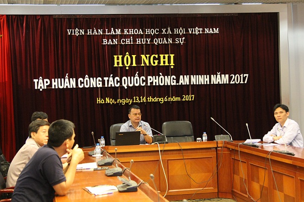 TS. Trần Việt Thái thuyết trình tại Hội nghị