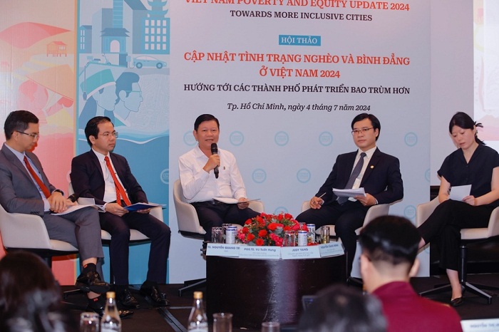 Phiên thảo luận chuyên gia: TS. Nguyễn Quang Trung, Đại học RMIT Việt Nam; PGS. TS. Vũ Tuấn Hưng, Phó Viện trưởng phụ trách Viện Khoa học Xã hội Vùng Nam Bộ; Ông Nguyễn Tăng Minh, Phó Giám đốc Sở Lao động Thương binh và Xã hội TP. HCM; TS. Nguyễn Minh Nhựt, Phó Trưởng Ban Văn hoá Xã hội, Hội đồng nhân dân thành phố Hồ Chí Minh;TS. Judy Yang, NHTG tại Việt Nam (từ trái qua)