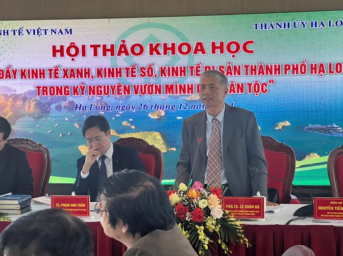 PGS.TS. Lê Xuân Bá, Nguyên Viện trưởng Viện Nghiên cứu Quản lý kinh tế Trung ương phát biểu tại hội thảo <br>