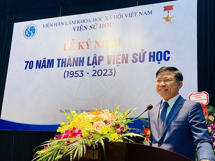 GS.TS. Hoàng Anh Tuấn, Hiệu trưởng Trường Đại học Khoa học xã hội và Nhân văn (Đại học Quốc gia Hà Nội) phát biểu cảm tưởng tại buổi Lễ