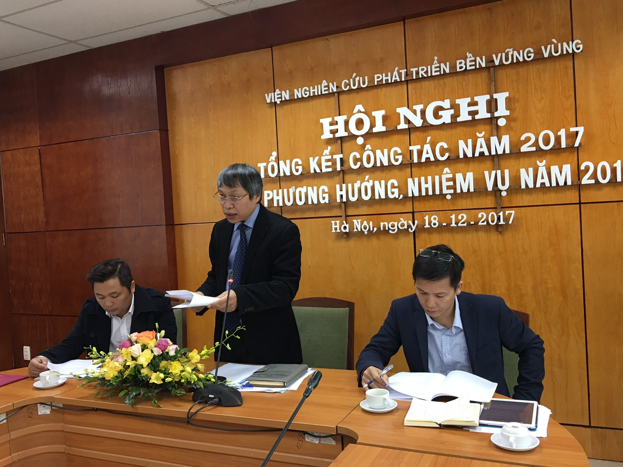 PGS.TS. Bùi Quang Tuấn trình bày Báo cáo tại Hội nghị