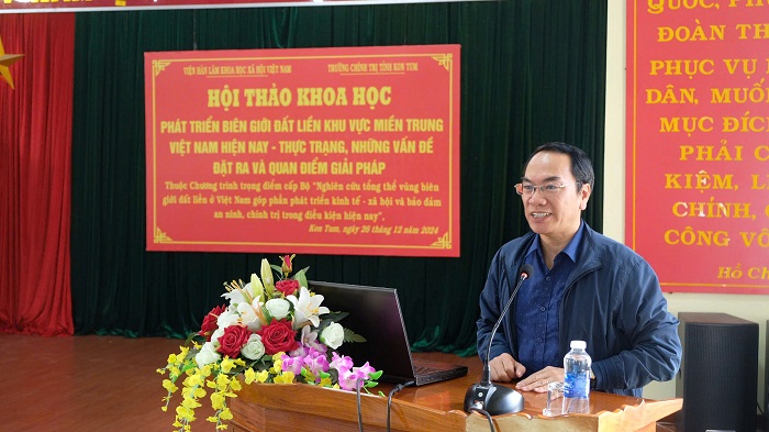 PGS.TS. Chu Văn Tuấn, Viện trưởng Viện Nghiên cứu Tôn giáo phát biểu khai mạc hội thảo