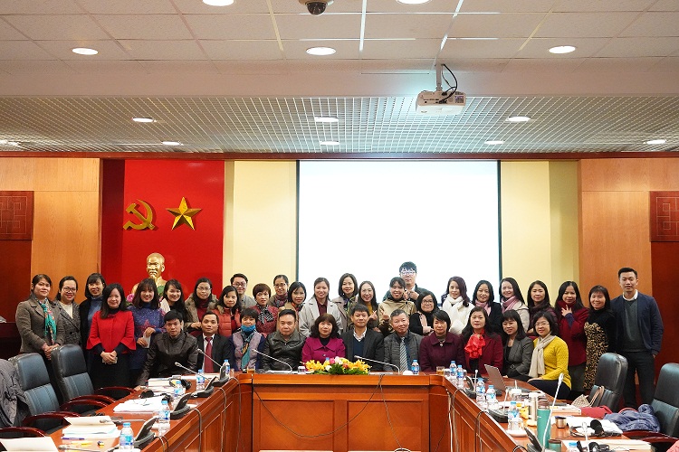 Các đại biểu chụp ảnh lưu niệm tại Hội thảo
