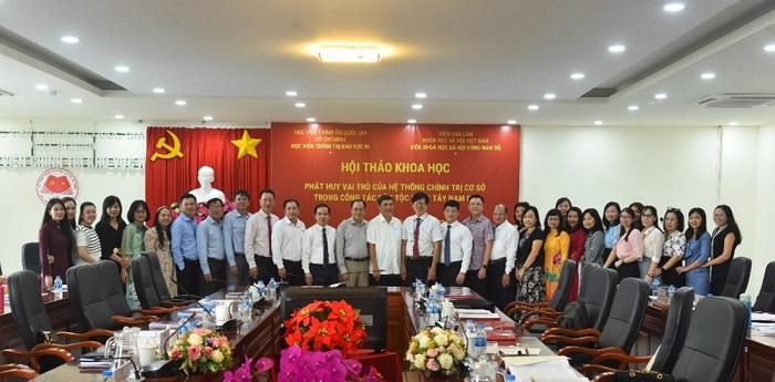 Đại biểu tham dự chụp ảnh lưu niệm tại Hội thảo