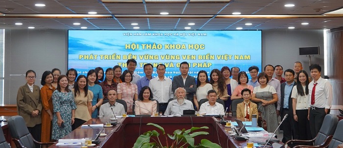 Các đại biểu chụp ảnh lưu niệm tại Hội thảo