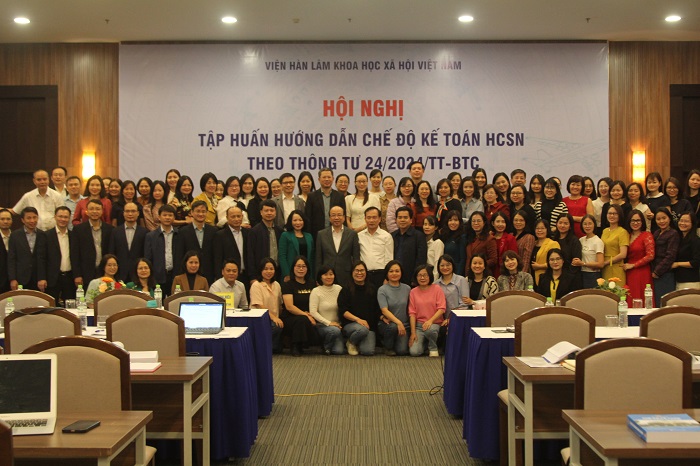 Đại biểu tham dự chụp ảnh lưu niệm tại Hội nghị