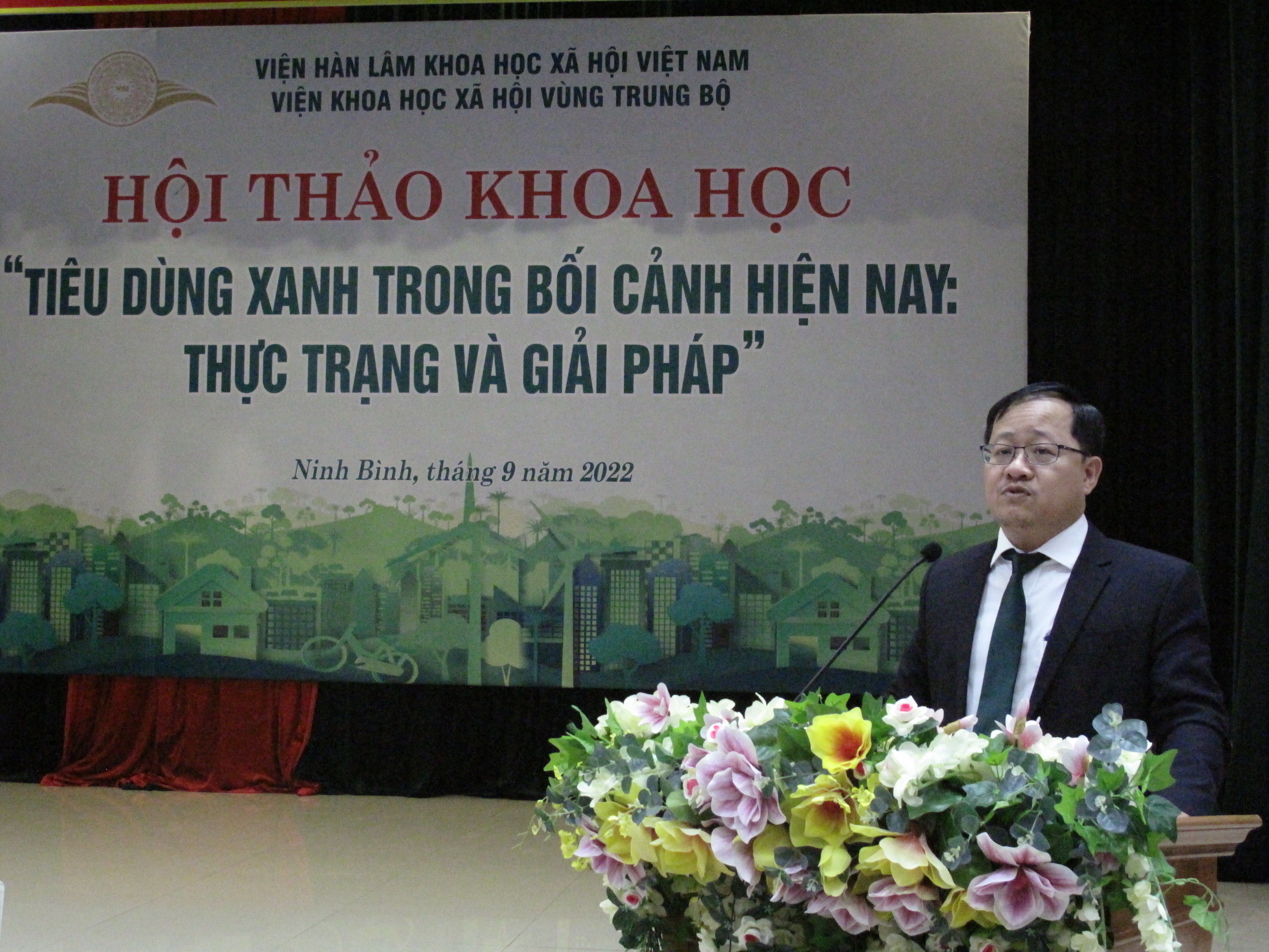 TS. Hoàng Hồng Hiệp phát biểu khai mạc hội thảo